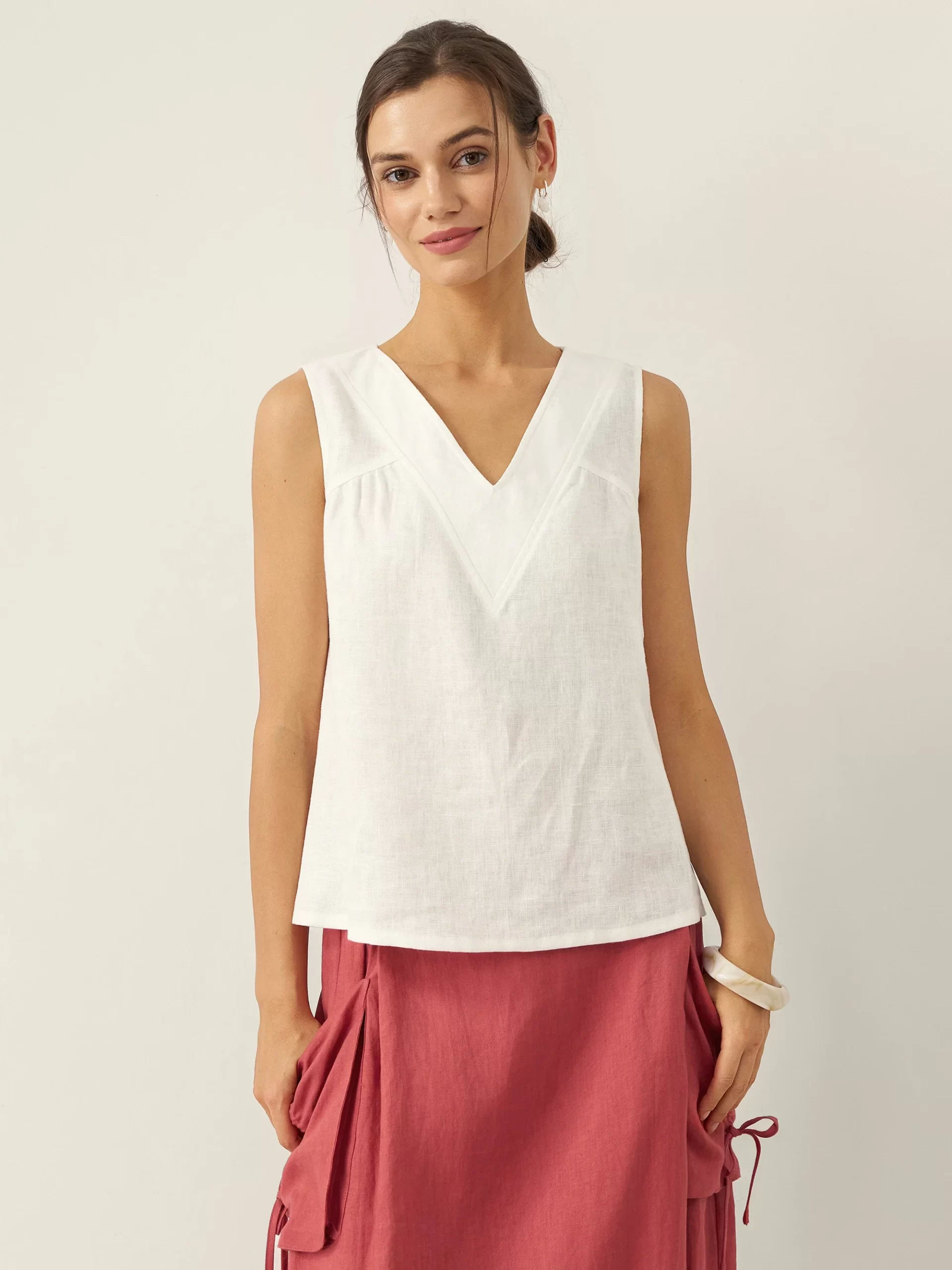 100% Linen V-Neck Sleeveless Tank Top - Image 2